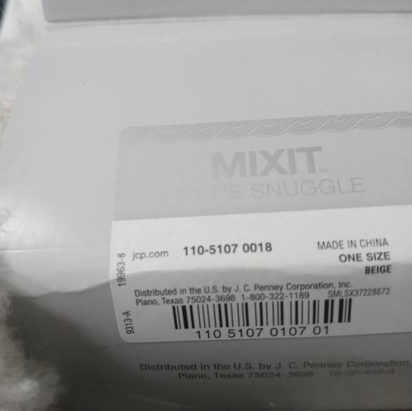 MIXIT BY JCPENNEY 2 TONE BEIGE FAUX FUR OBLONG SHERPA SNUGGLE SOFT SCARF NEW - Picture 4 of 7